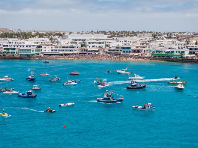 Playa Blanca da la bienvenida a sus Fiestas del Carmen