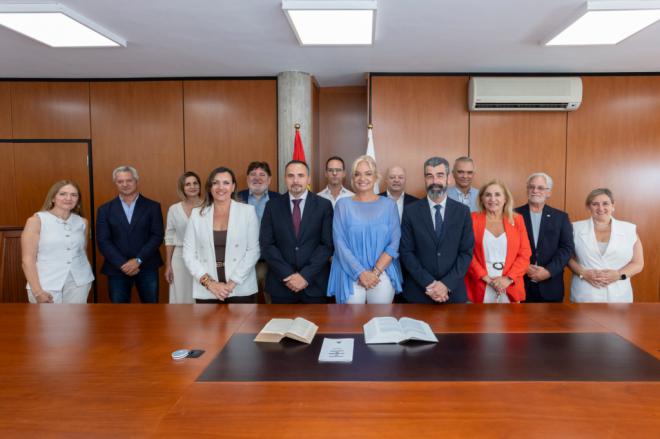 Esther Monzón preside la toma de posesión del nuevo director del SCS