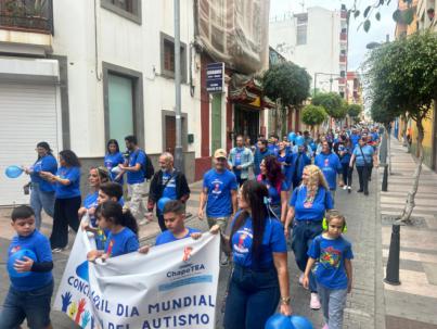 Una marea azul reivindica la integración de las personas con TEA