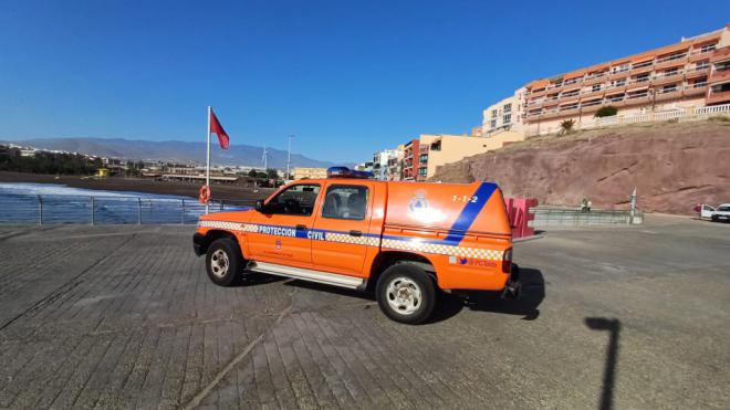 La Unidad de Dron y Protección Civil vigilan la costa teldense ante la crisis de pélet