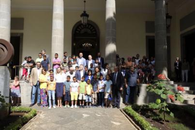 El Parlamento recibe a los niños y niñas saharauis del programa ‘Vacaciones en paz’