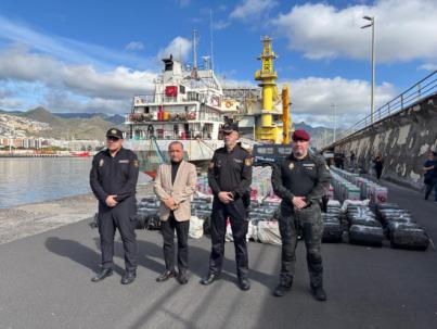Incautan 7.000 kilos de cocaína en un carguero interceptado frente a Canarias