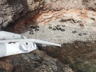 La Policía Local de Yaiza activa su unidad dron para localizar ocupantes de la zodiac encallada en Papagayo