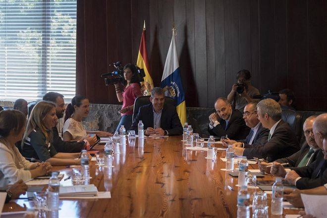 Los empresarios apoyan la Ley del Suelo y los sindicatos alertan con movilizaciones