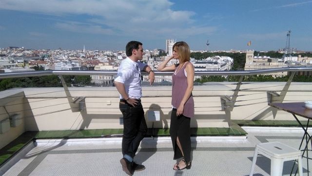 Los candidatos se humanizan con vídeos viajeros, confesiones sobre sexo o miniseries