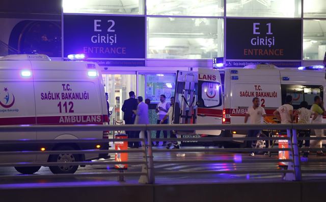 Al menos 36 muertos por el atentado en el aeropuerto de Estambul