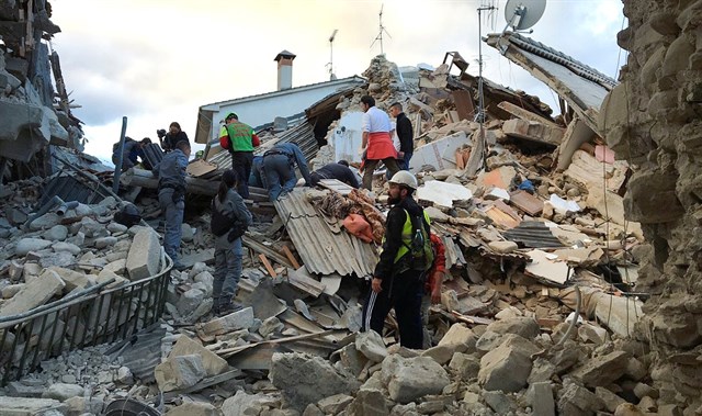 El número de muertos por el terremoto de Italia sobrepasa los 60