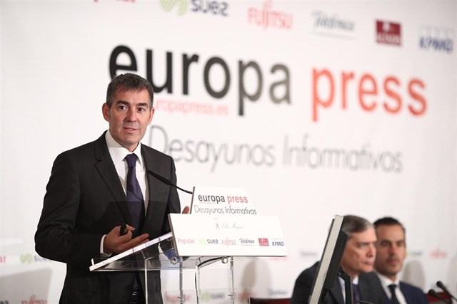 Clavijo avisa a Cataluña que el referéndun 'lo carga el diablo'