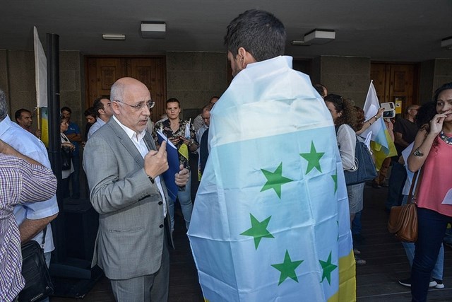 Gran Canaria recurrirá la prohibición del izado de la bandera tricolor