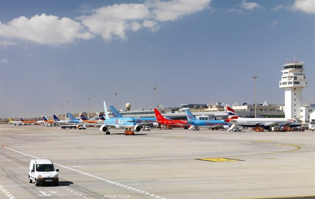 Los aeropuertos canarios registran 3,64 millones de pasajeros en octubre