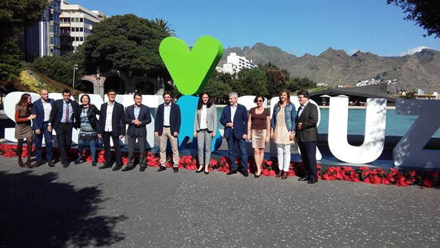 La nueva marca de Santa Cruz de Tenerife ya luce en la Plaza de España