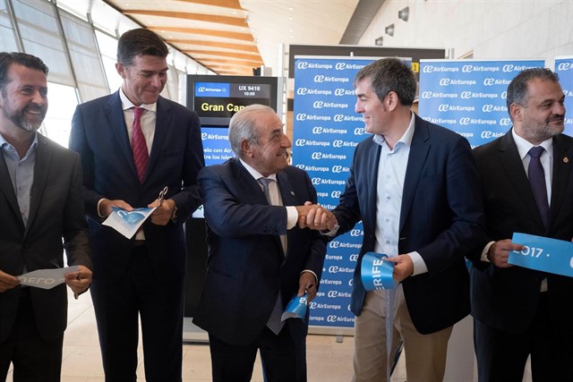 Hidalgo aboga por una 'tarifa única justa' entre Península y Canarias