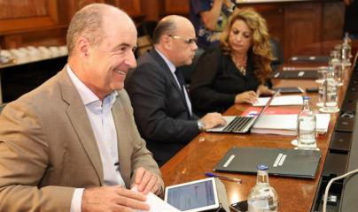 Canarias prohibirá las peleas de gallo y los animales en los circos
