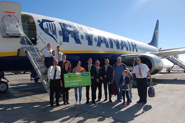 El Aeropuerto de Tenerife Sur celebra la llegada del pasajero 11 millones