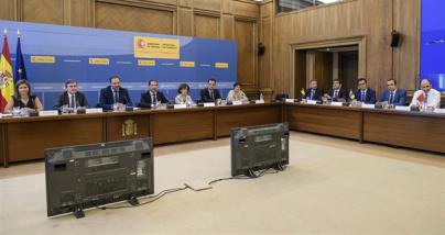 Canarias pide a Fomento medidas para blindar la convivencia entre el taxi y las VTC