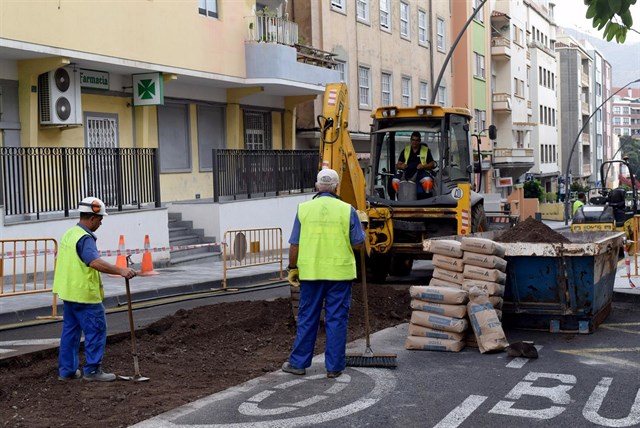 El Ayuntamiento de Santa Cruz obliga a reparar el asfalto de Méndez Núñez