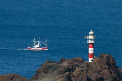 Fallece un pescador tras ser rescatado en Punta de Teno