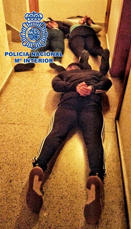 Tres detenidos después de amordazar a una mujer en su casa en Santa Cruz