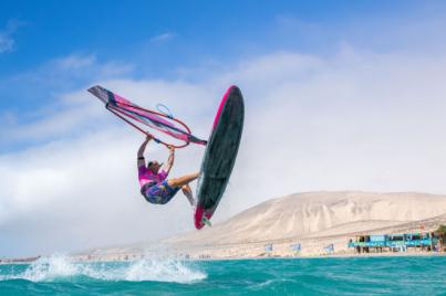 El viento reaparece en Sotavento y desata la acción en el cuadro masculino de Freestyle