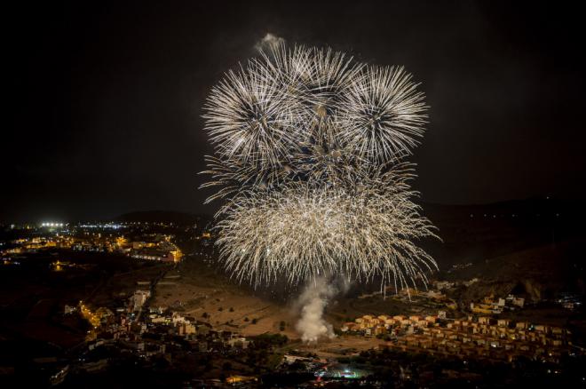 Fuegos Artificiales y el Volcán de Voladores de San Lorenzo
