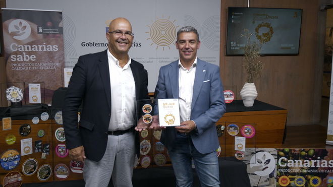 El Minero con cobertura de ceniza y Penicillium candidum, Mejor Queso de Canarias