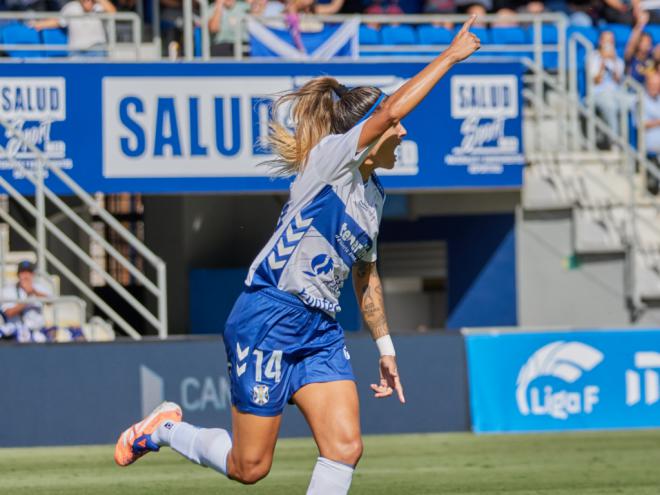 El Costa Adeje Tenerife consigue sumar en un partido vibrante