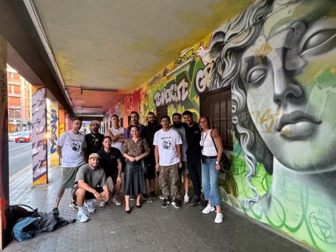 Un mural transforma los soportales en un nuevo atractivo artístico
