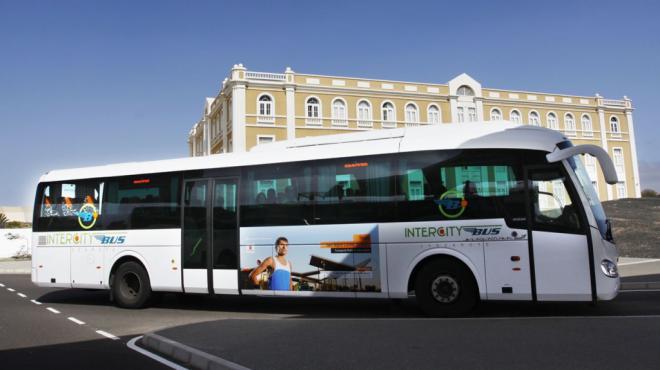 El Cabildo de Lanzarote habilita un servicio especial de guaguas para las Fiestas de Puerto del Carmen