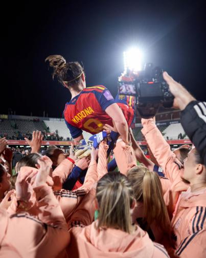 España arranca con victoria contundente ante Islandia