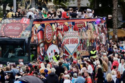 La Gran Cabalgata de «Las Vegas» congrega a 140.000 mascaritas