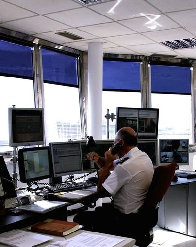 Cayuco avistado en Tenerife, Salvamar Alpheratz lo escolta hacia Los Cristianos