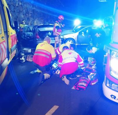 Muere un hombre en una colisión frontal entre dos turismos en la TF-16