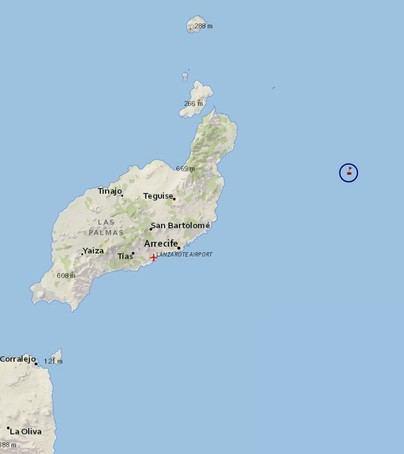 Rescatan a 66 migrantes en una neumática cerca de Lanzarote
