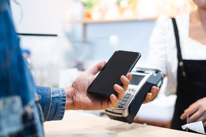 Uno de cada tres españoles se muestra reticente a pagar con el teléfono móvil