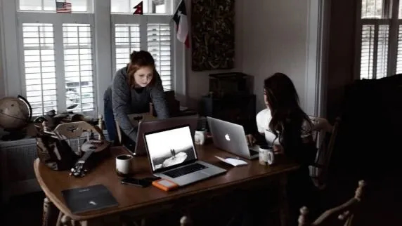 Hasta el 22 por ciento del empleo en España está expuesto a la IA