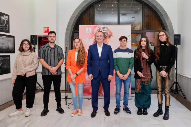 El Cabildo inaugura la exposición que premia el talento de los artistas jóvenes de Gran Canaria