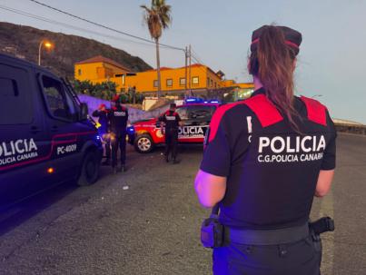 La Policía Autonómica reduce a un individuo armado con un hacha