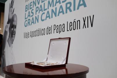 La alcaldesa dicta un bando con motivo de la visita del Papa León XIV