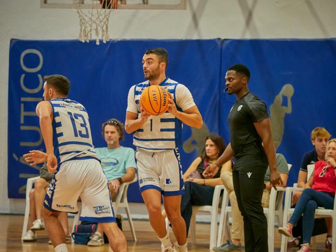 El Náutico de Tenerife gana en Corralejo y sigue líder