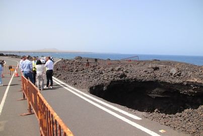 Yaiza señala al Cabildo por “cinco años de desidia con el socavón”