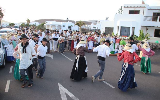 Yaiza da inicio a sus fiestas con el pregón y festival folklórico