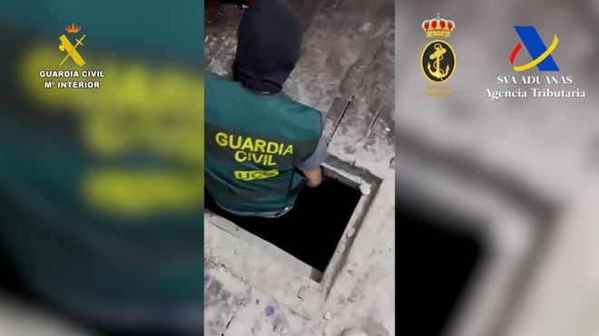 Detenidos cinco tripulantes de un remolcador con tres toneladas de cocaína