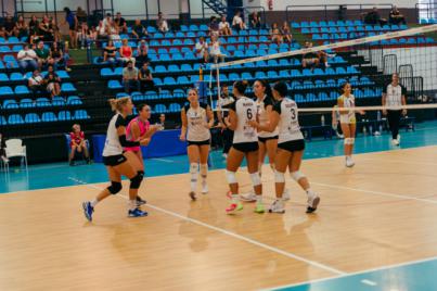 El Arona Voley continúa su buena racha y suma un nuevo triunfo ante RGC Covadonga