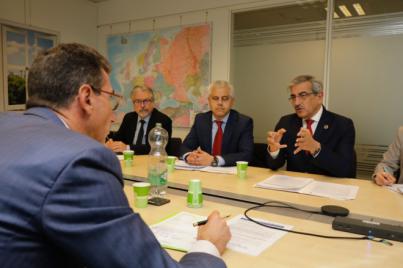 El Consejo de Medio Ambiente de la UE avala las excepciones canarias al comercio de emisiones en el transporte aéreo y marítimo