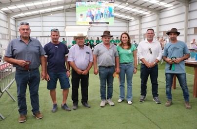 Juan Pedro Hernández se corona campeón de ordeño manual en FEAGA