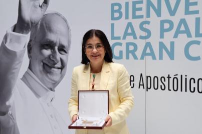 La alcaldesa dicta un bando con motivo de la visita del Papa León XIV