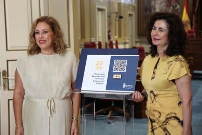 Astrid Pérez recibe el proyecto de presupuestos de Canarias para 2026