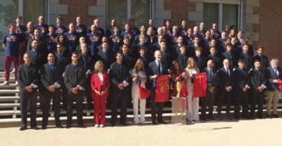 "Campeones, campeones": la familia Real recibe a La Roja bicampeona del mundo
