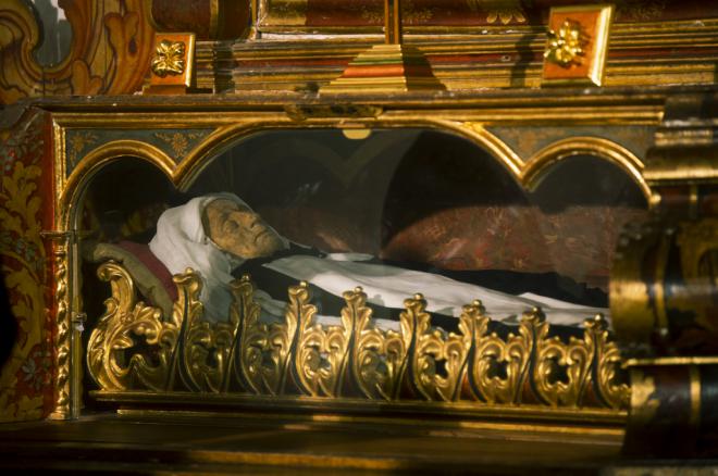 Cientos de personas visitan a la ‘Siervita’