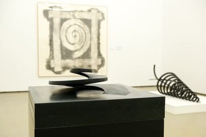 La ULPGC homenajea a Martín Chirino con una exposición